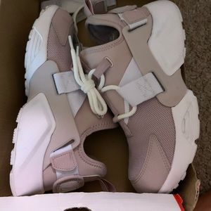 Nike Air Huarache City Low* like new*